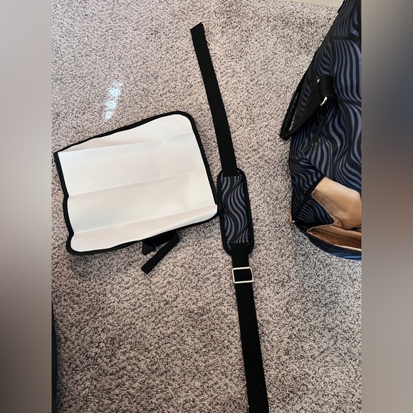 Large Nursing/Pump Bag - Picture 5 of 8